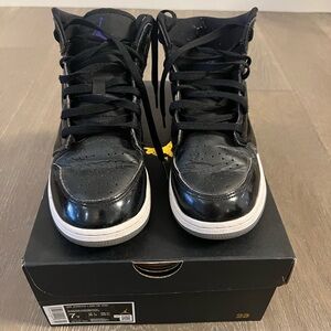 Air Jordan 1 Mid SE (GS) Black/Dark Concord-White/Blanc/Concorde Fonce 7Y/8.5W